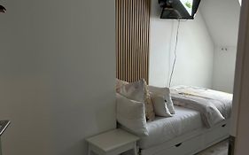 Zimmer mit Küche und Bad
